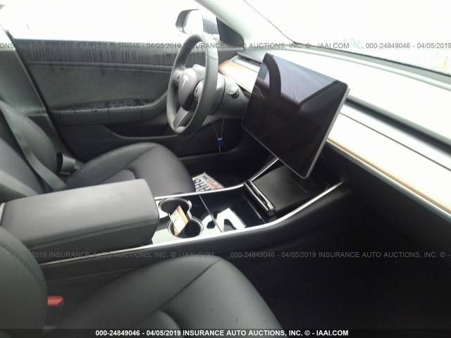 5YJ3E1EB1JF185029 - 2018 TESLA MODEL 3 GRAY photo 5