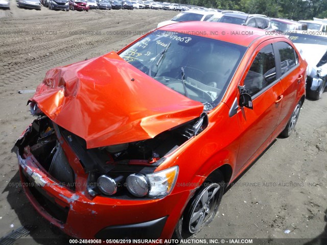 1G1JB5SH4D4178077 - 2013 CHEVROLET SONIC LS 橙色 照片 2