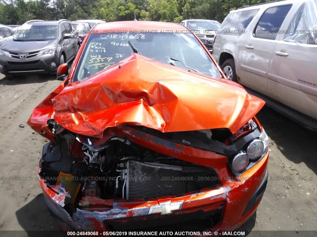 1G1JB5SH4D4178077 - 2013 CHEVROLET SONIC LS 橙色 照片 6