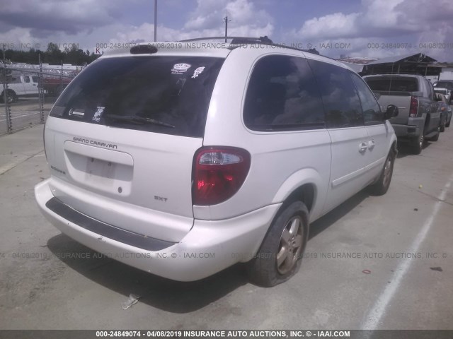 2D4GP44L66R631066 - 2006 DODGE GRAND CARAVAN SXT WHITE photo 4