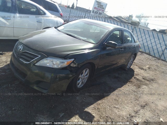 4T4BF3EK5BR090813 - 2011 TOYOTA CAMRY SE/LE/XLE GREEN photo 2