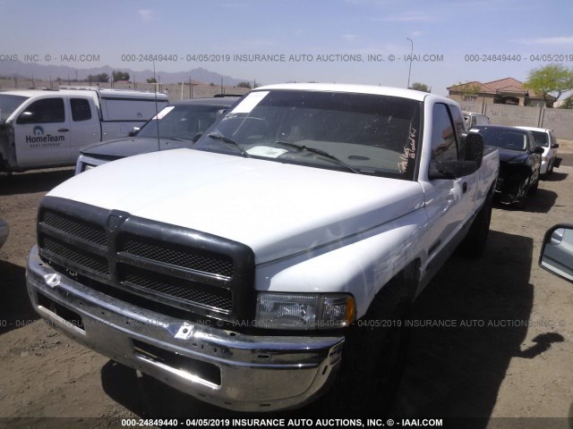 1B7KC23W1WJ185917 - 1998 DODGE RAM 2500 WHITE photo 2