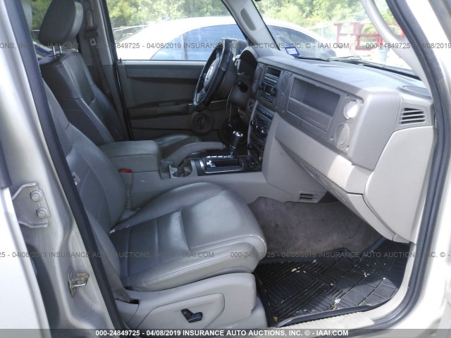 1J8HG48P47C617944 - 2007 JEEP COMMANDER TAN photo 5