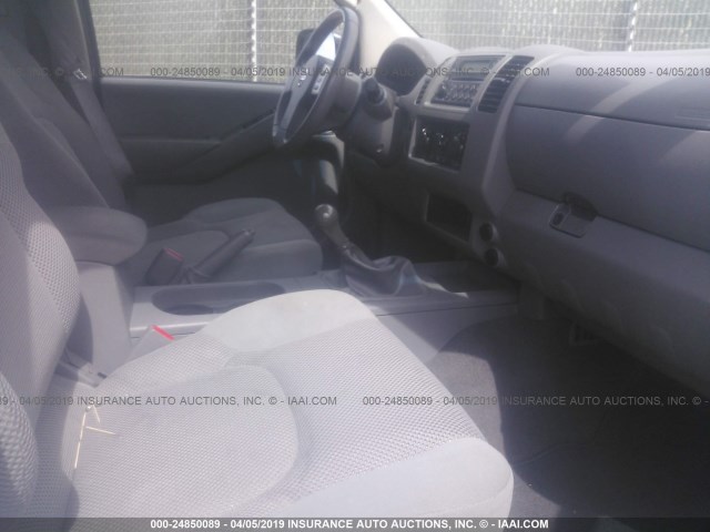 1N6AD07U87C441110 - 2007 NISSAN FRONTIER CREW CAB LE/SE/OFF ROAD WHITE photo 5