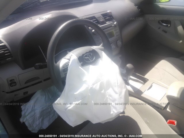 4T1BF3EK9BU586112 - 2011 TOYOTA CAMRY SE/LE/XLE GREEN photo 5