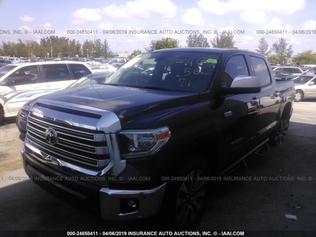 5TFHW5F15JX715640 - 2018 TOYOTA TUNDRA CREWMAX LIMITED BLACK photo 2