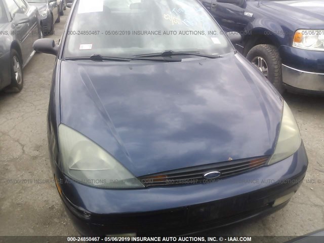 3FAFP31393R185725 - 2003 FORD FOCUS ZX3 BLUE photo 10