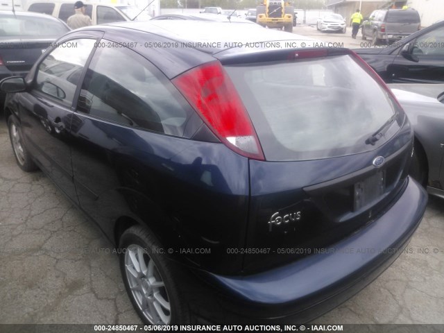 3FAFP31393R185725 - 2003 FORD FOCUS ZX3 BLUE photo 3