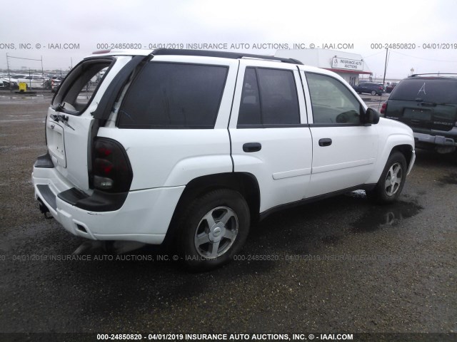 1GNDT13S262141068 - 2006 CHEVROLET TRAILBLAZER LS/LT WHITE photo 4