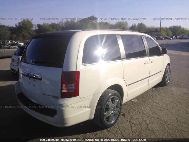 2A4RR5D12AR102883 - 2010 CHRYSLER TOWN & COUNTRY TOURING WHITE photo 4