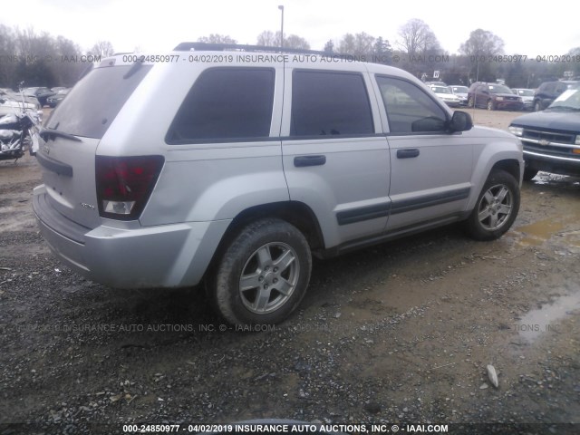 1J4GR48K35C601825 - 2005 JEEP GRAND CHEROKEE LAREDO/COLUMBIA/FREEDOM 银色 照片 4