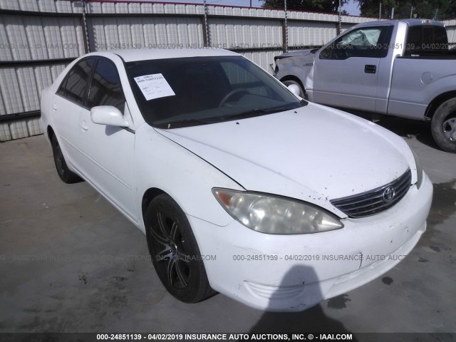 4T1BE32K95U403478 - 2005 TOYOTA CAMRY LE/XLE/SE WHITE photo 1