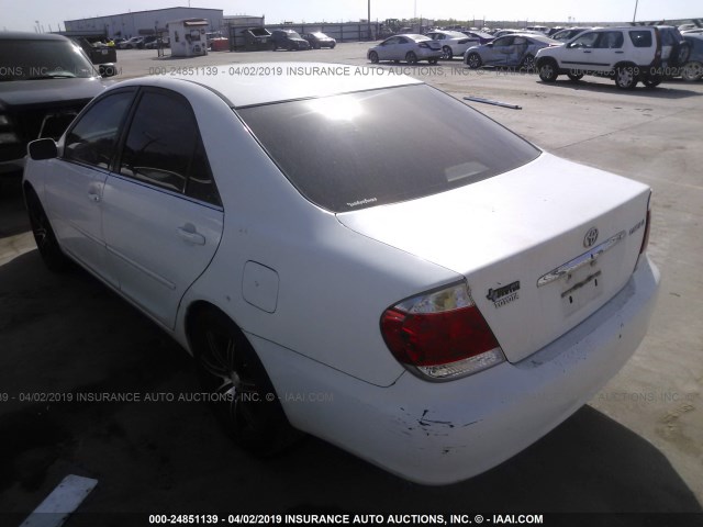4T1BE32K95U403478 - 2005 TOYOTA CAMRY LE/XLE/SE WHITE photo 3