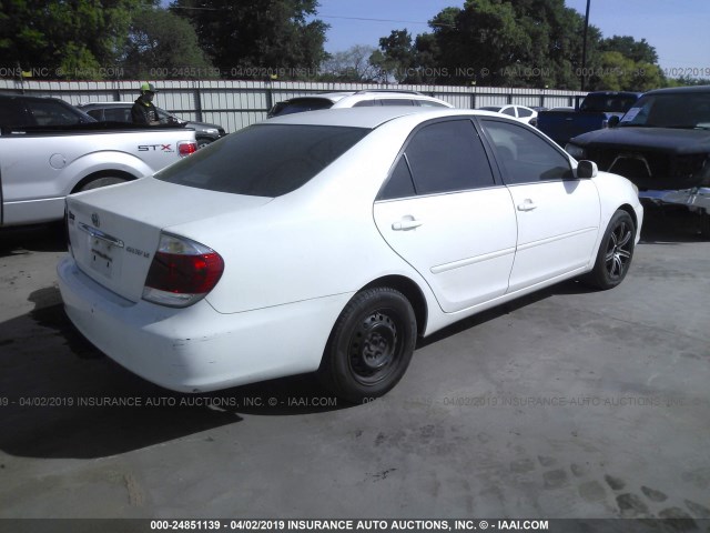 4T1BE32K95U403478 - 2005 TOYOTA CAMRY LE/XLE/SE WHITE photo 4
