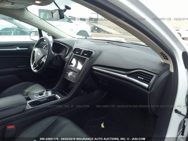 3FA6P0D9XJR169142 - 2018 FORD FUSION TITANIUM/PLATINUM WHITE photo 5