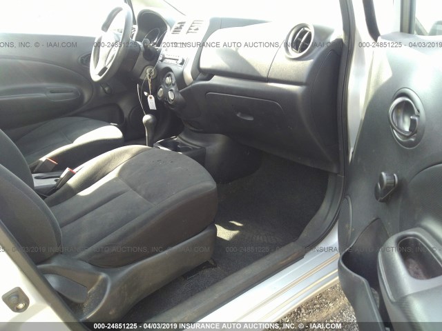 3N1CE2CP5EL436164 - 2014 NISSAN VERSA NOTE S/S PLUS/SV/SL SILVER photo 5