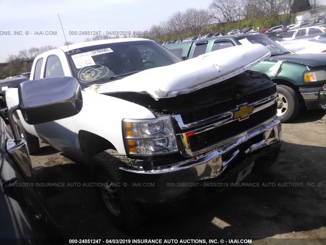 1GC2CVCG6BZ108871 - 2011 CHEVROLET SILVERADO WHITE photo 1