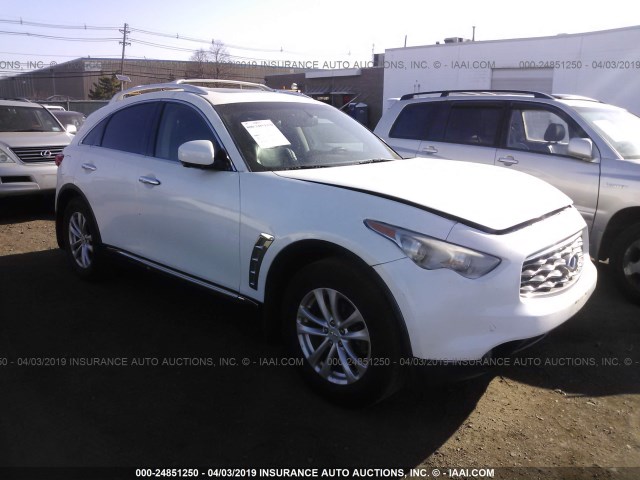 JN8AS1MU8BM711656 - 2011 INFINITI FX35 WHITE photo 1