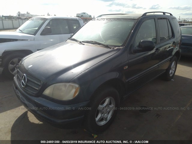 4JGAB54E51A234143 - 2001 MERCEDES-BENZ ML 320 BLUE photo 2