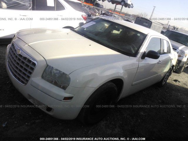 2C3KA43R56H331348 - 2006 CHRYSLER 300 WHITE photo 2