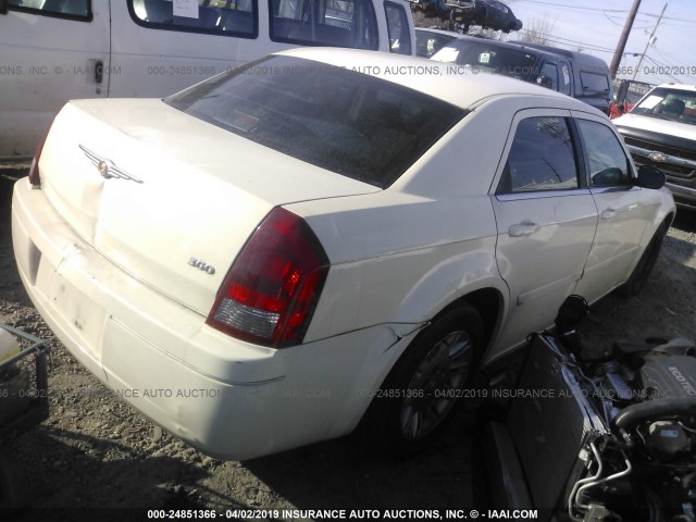 2C3KA43R56H331348 - 2006 CHRYSLER 300 WHITE photo 4