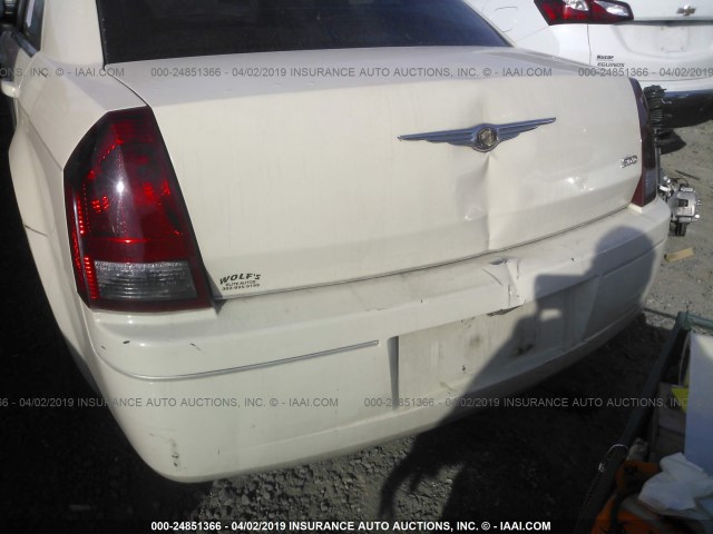 2C3KA43R56H331348 - 2006 CHRYSLER 300 WHITE photo 6