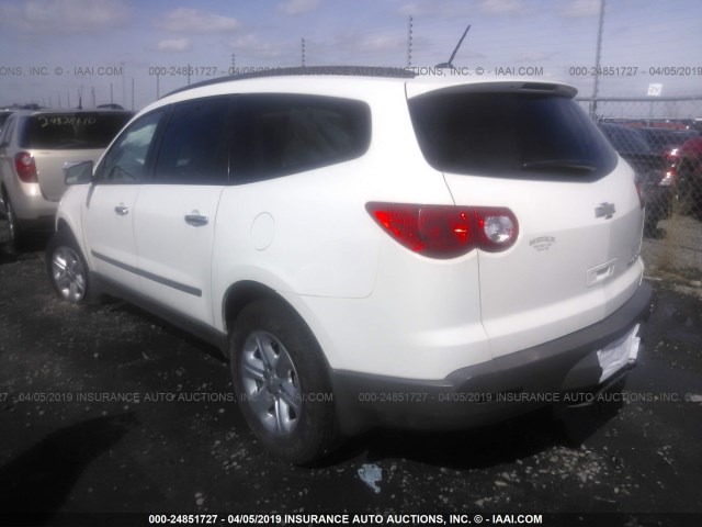 1GNKRFED0CJ323242 - 2012 CHEVROLET TRAVERSE LS WHITE photo 3