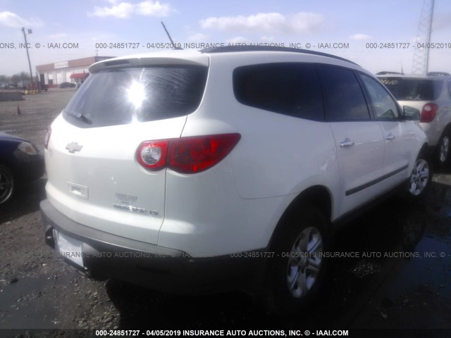 1GNKRFED0CJ323242 - 2012 CHEVROLET TRAVERSE LS WHITE photo 4