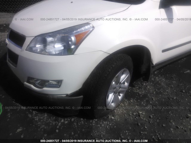 1GNKRFED0CJ323242 - 2012 CHEVROLET TRAVERSE LS WHITE photo 6