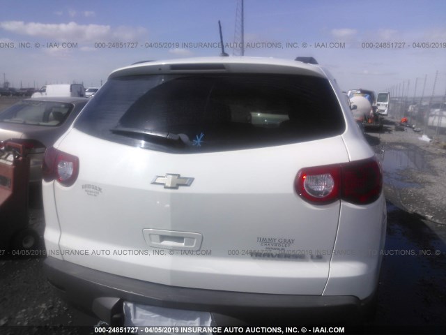 1GNKRFED0CJ323242 - 2012 CHEVROLET TRAVERSE LS WHITE photo 8