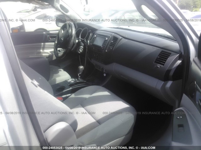 5TFTX4CN2FX056111 - 2015 TOYOTA TACOMA ACCESS CAB ვერცხლისფერი ფოტო 5