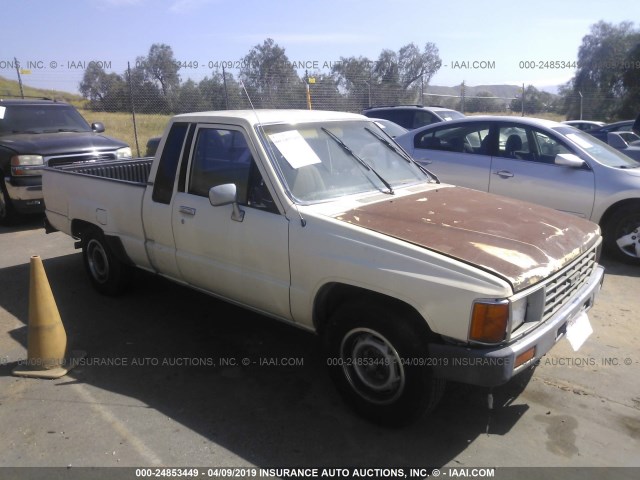 JT4RN56D1F0156668 - 1985 TOYOTA PICKUP XTRACAB RN56 DLX WHITE photo 1