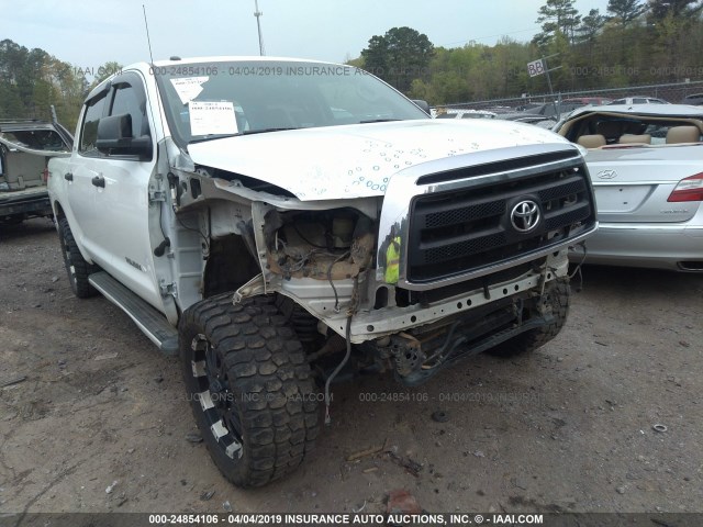 5TFDW5F11BX203874 - 2011 TOYOTA TUNDRA CREWMAX SR5 WHITE photo 1