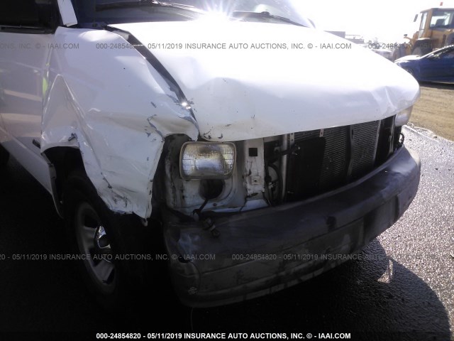 1GCDM19W51B145592 - 2001 CHEVROLET ASTRO WHITE photo 6