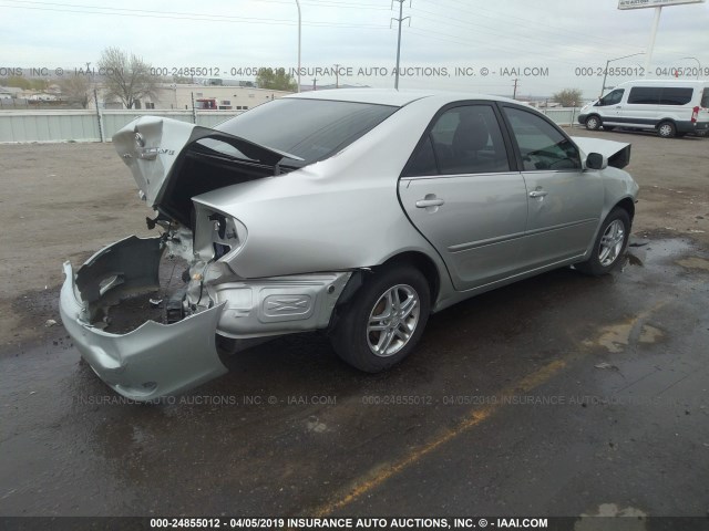 JTDBE32K520114086 - 2002 TOYOTA CAMRY LE/XLE/SE SILVER photo 4