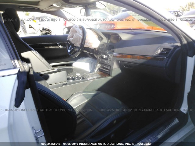 WDDKJ5KB6CF157816 - 2012 MERCEDES-BENZ E 350 WHITE photo 5