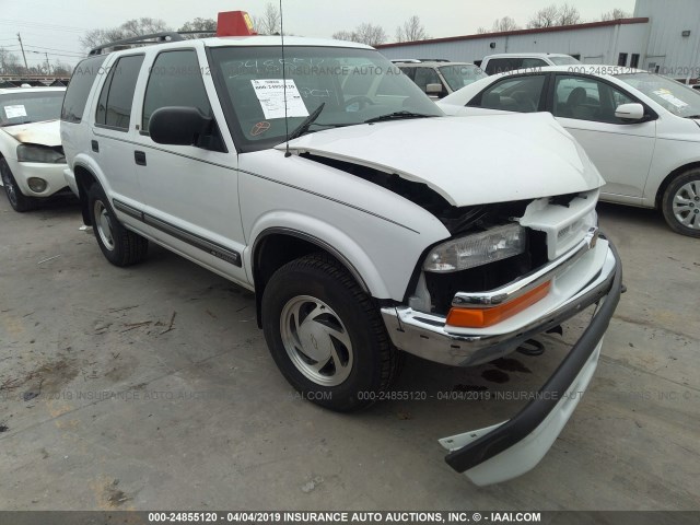 1GNDT13W81K189444 - 2001 CHEVROLET BLAZER WHITE photo 1