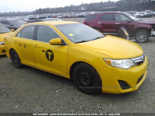 4T1BD1FK8DU083764 - 2013 TOYOTA CAMRY HYBRID/LE/XLE YELLOW photo 1