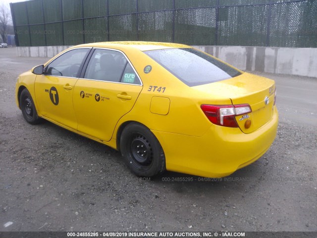 4T1BD1FK8DU083764 - 2013 TOYOTA CAMRY HYBRID/LE/XLE YELLOW photo 3