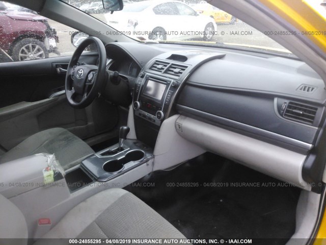 4T1BD1FK8DU083764 - 2013 TOYOTA CAMRY HYBRID/LE/XLE YELLOW photo 5