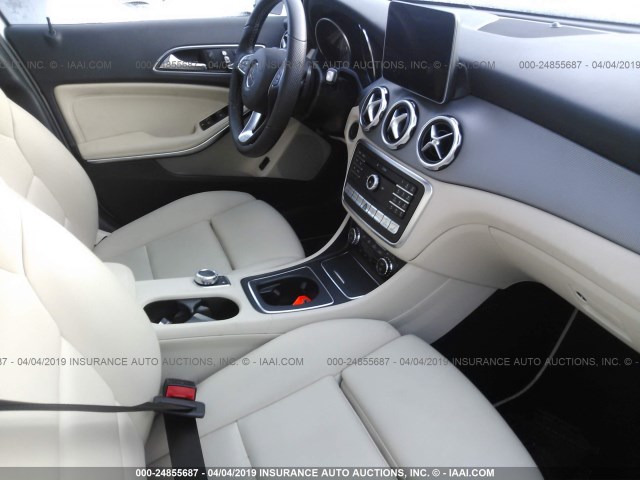 WDCTG4GBXKJ549302 - 2019 MERCEDES-BENZ GLA 250 4MATIC WHITE photo 5