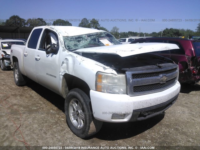 3GCEK13M27G536099 - 2007 CHEVROLET SILVERADO K1500 CREW CAB WHITE photo 1