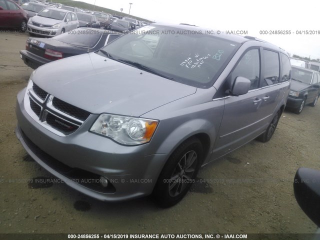 2C4RDGCG0HR624587 - 2017 DODGE GRAND CARAVAN SXT GRAY photo 2