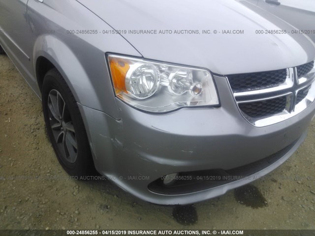 2C4RDGCG0HR624587 - 2017 DODGE GRAND CARAVAN SXT GRAY photo 6