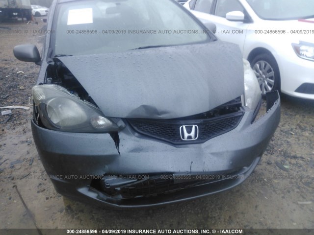 JHMGE8H39DC015161 - 2013 HONDA FIT GRAY photo 6