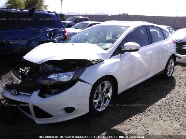 1FADP3N22EL305553 - 2014 FORD FOCUS TITANIUM WHITE photo 2