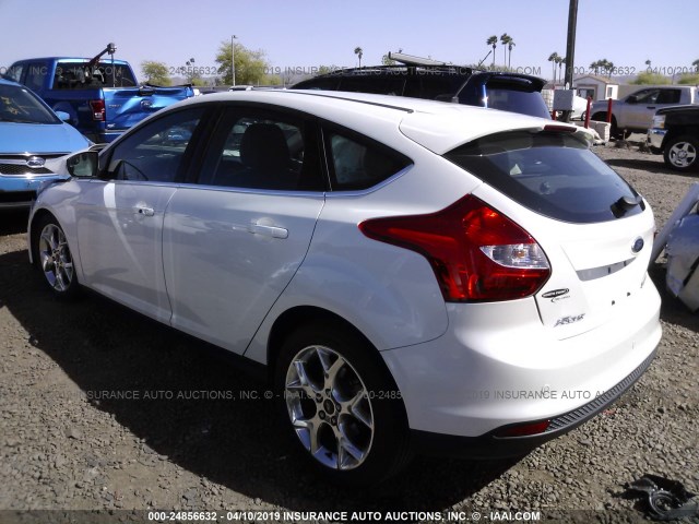 1FADP3N22EL305553 - 2014 FORD FOCUS TITANIUM WHITE photo 3