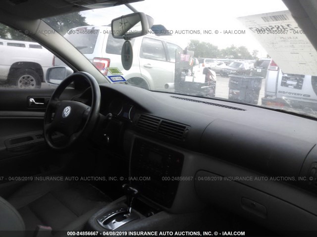 WVWWH63B43E411833 - 2003 VOLKSWAGEN PASSAT GLX ვერცხლისფერი ფოტო 5