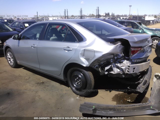 4T1BF1FK9HU436805 - 2017 TOYOTA CAMRY LE/XLE/SE/XSE SILVER photo 3
