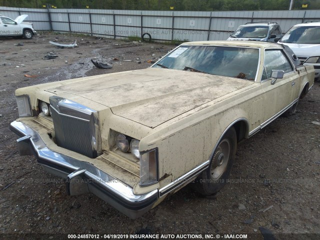 7Y89A827114 - 1977 LINCOLN CONTINENTAL  GOLD photo 2